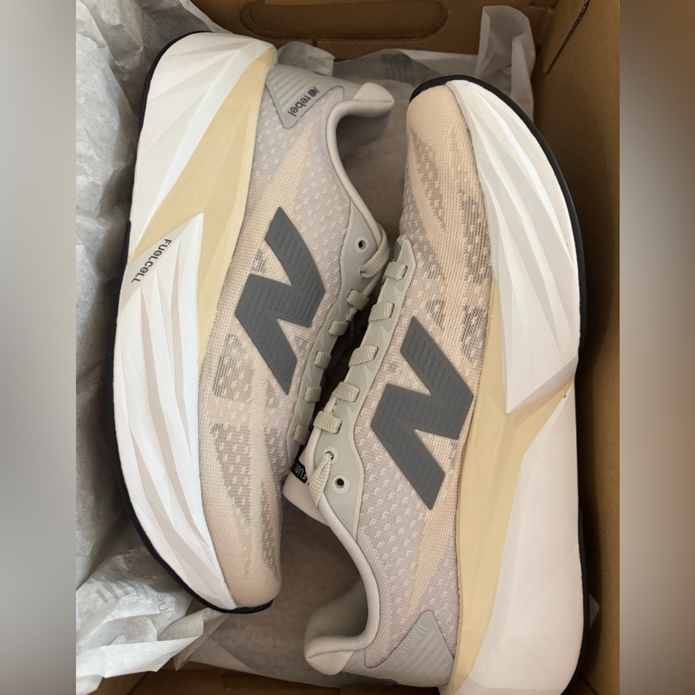 New Balance FuelCell v5 Women’s Running Shoes - Size 6.5